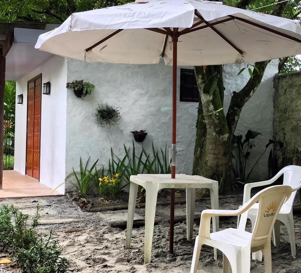 Chalé Privativo à beira do rio Jaguareguava na Mata Atlântica em Bertioga SP Villa Exterior foto