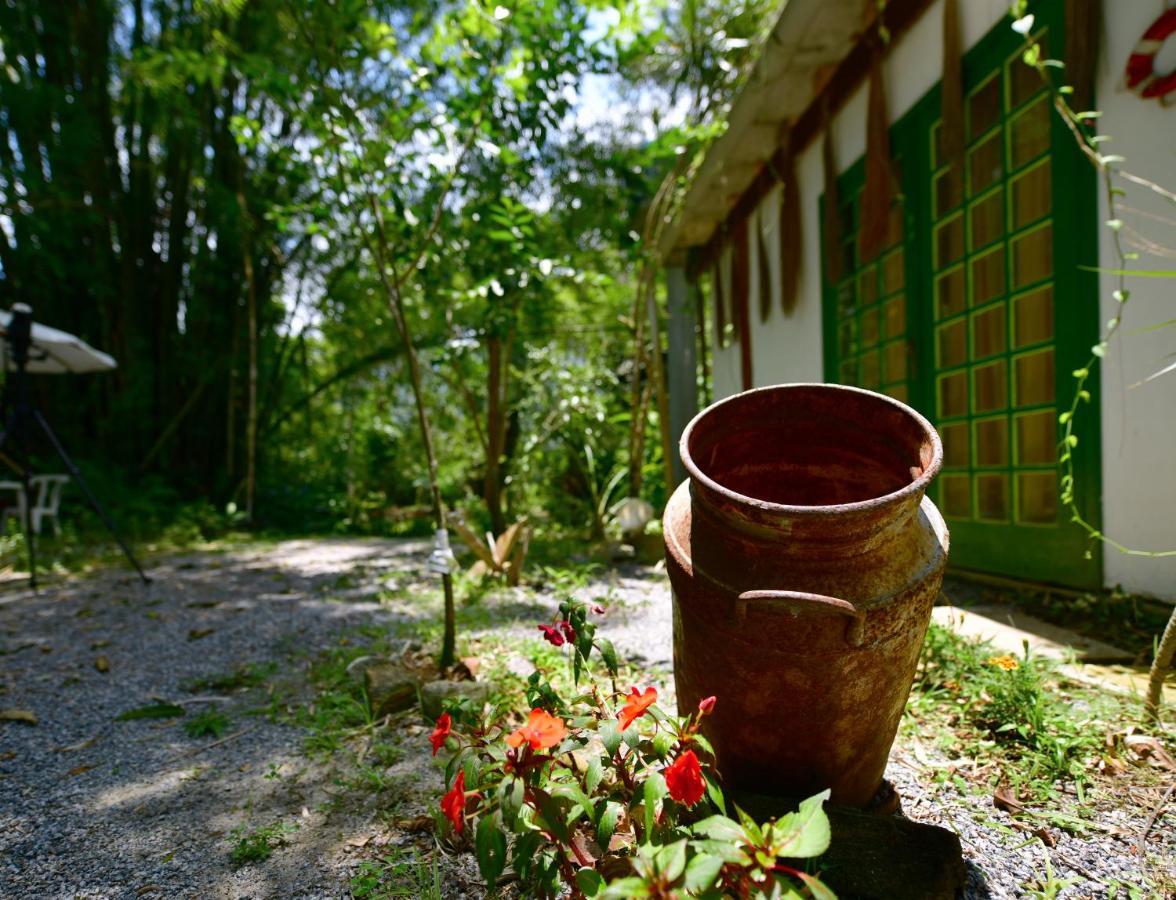 Chalé Privativo à beira do rio Jaguareguava na Mata Atlântica em Bertioga SP Villa Exterior foto